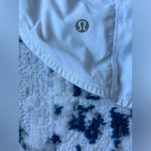 Lululemon Attack The Track Short *4" - Picture 5 of 5